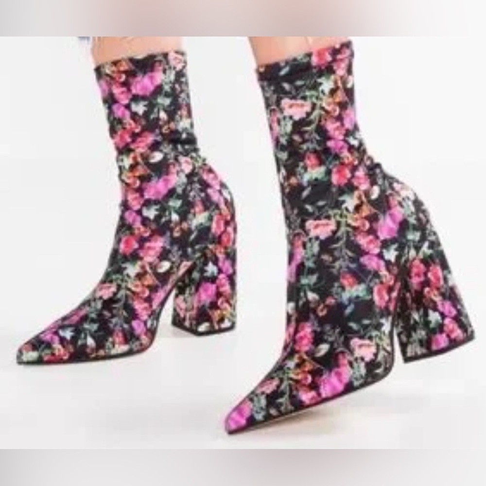 NIB VTG Steve Madden Floral Boots  “ Loveshackfancy Vibes”